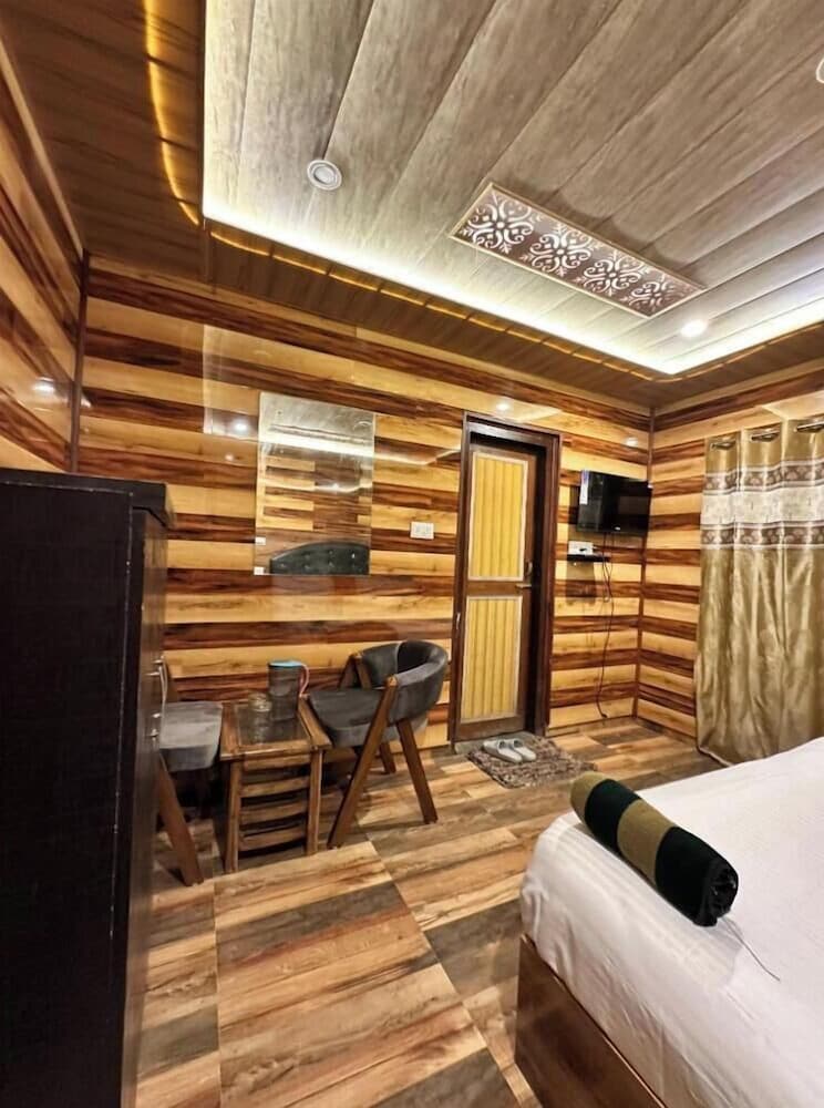 Classic Double Room, Balcony, Mountain View