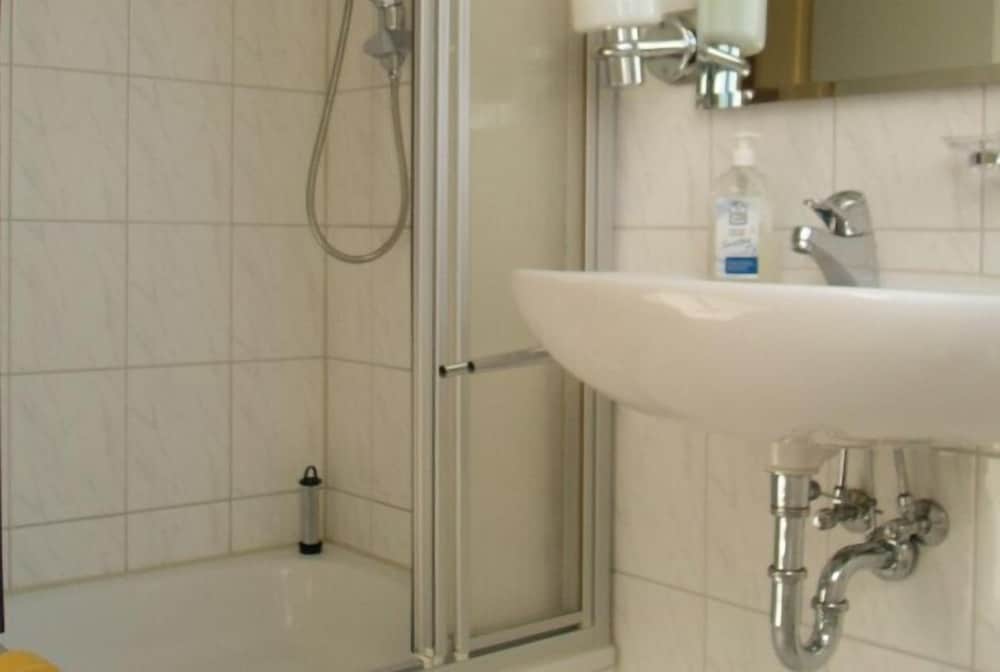 Apartment with 1 Room photo 2