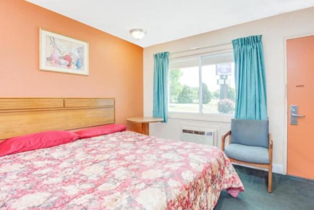 Standard Room, 1 King Bed, Smoking photo 1