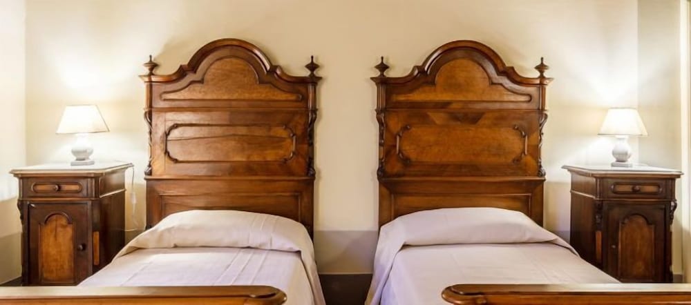 Deluxe Triple Room, City View photo 2