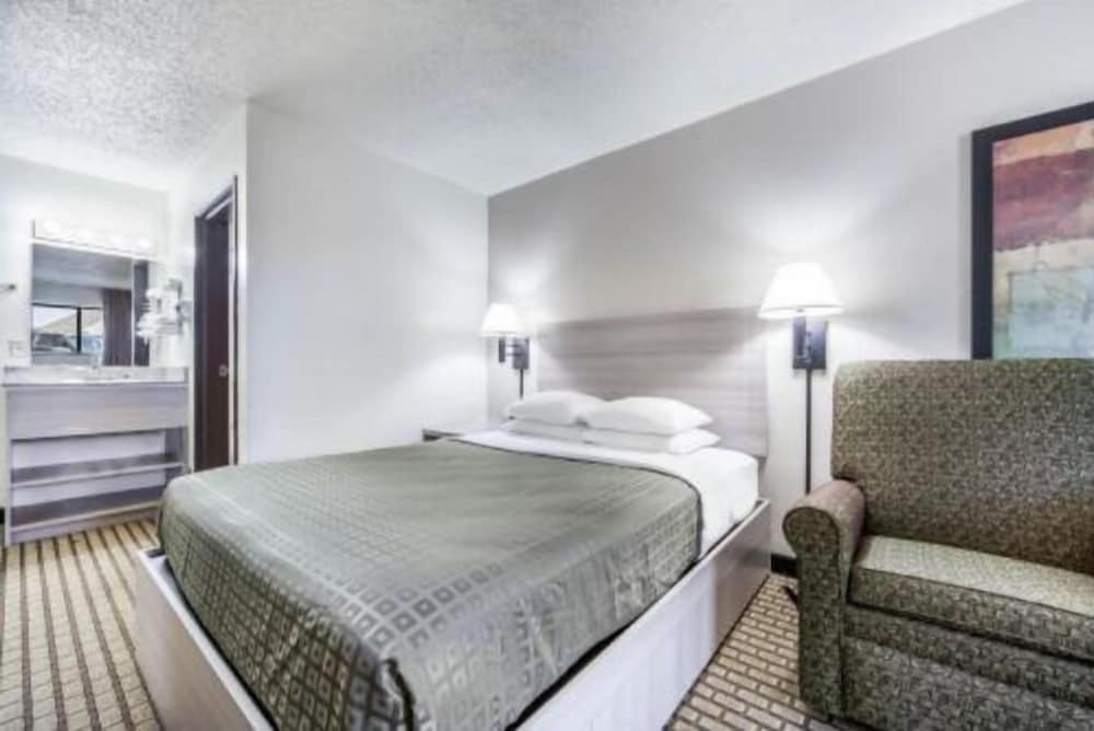 Queen One Bedroom with Recliner