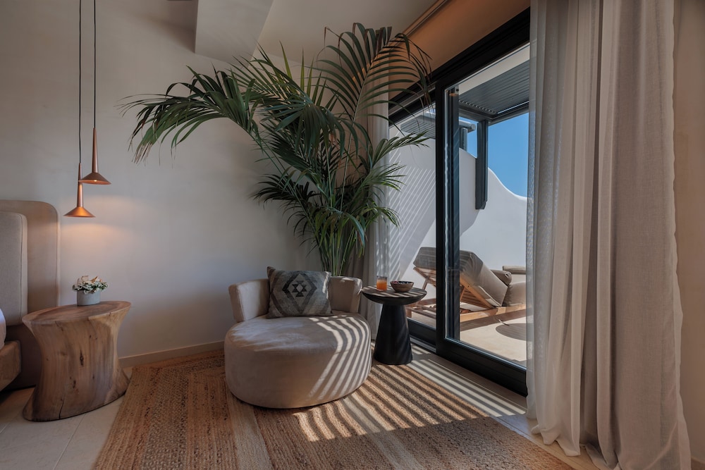 Superior Room, Private Pool - Photo 8