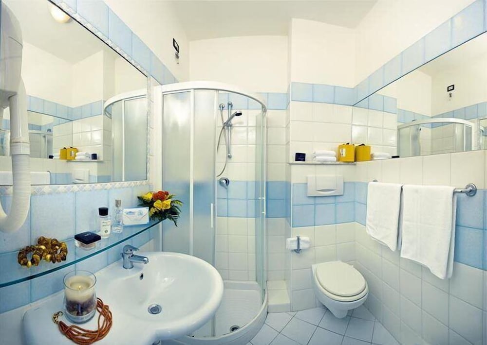 Standard Double or Twin Room photo 2