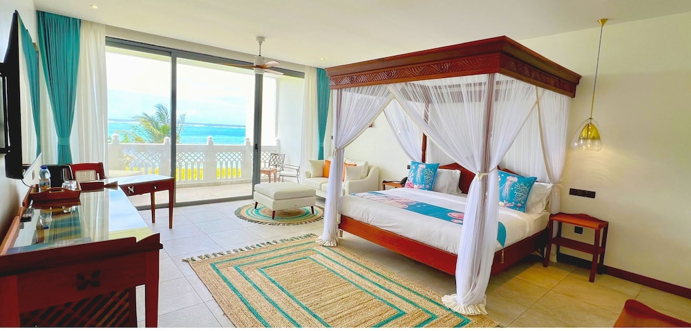 Ocean Palace Suite photo 2