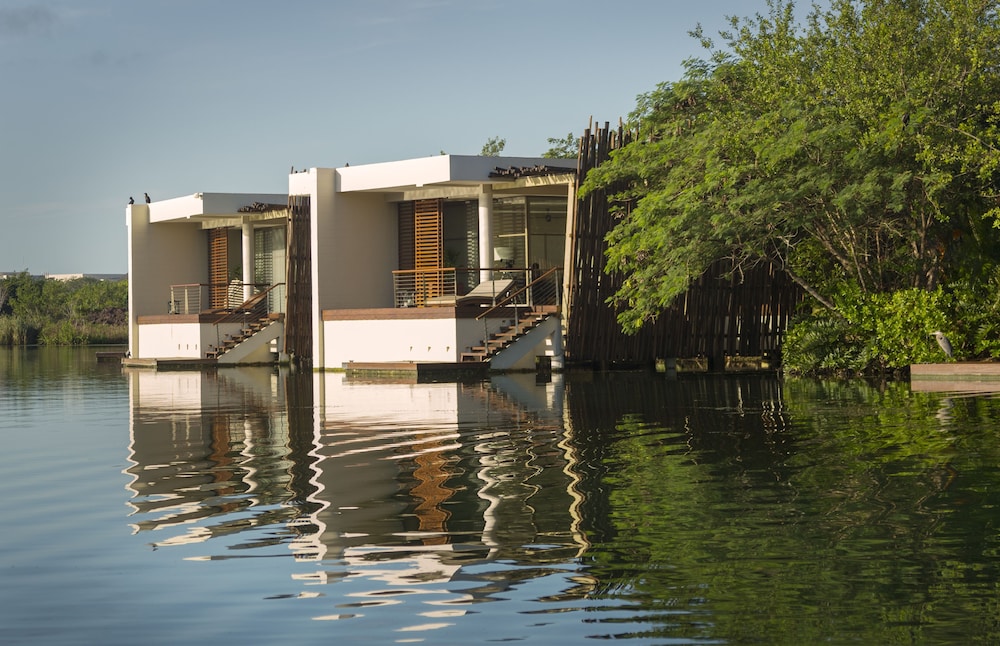 Deluxe Suite, Overwater (Lagoon) - Photo 9