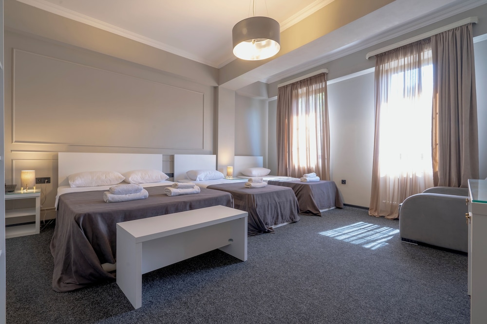 Quadruple Room with City View photo 1