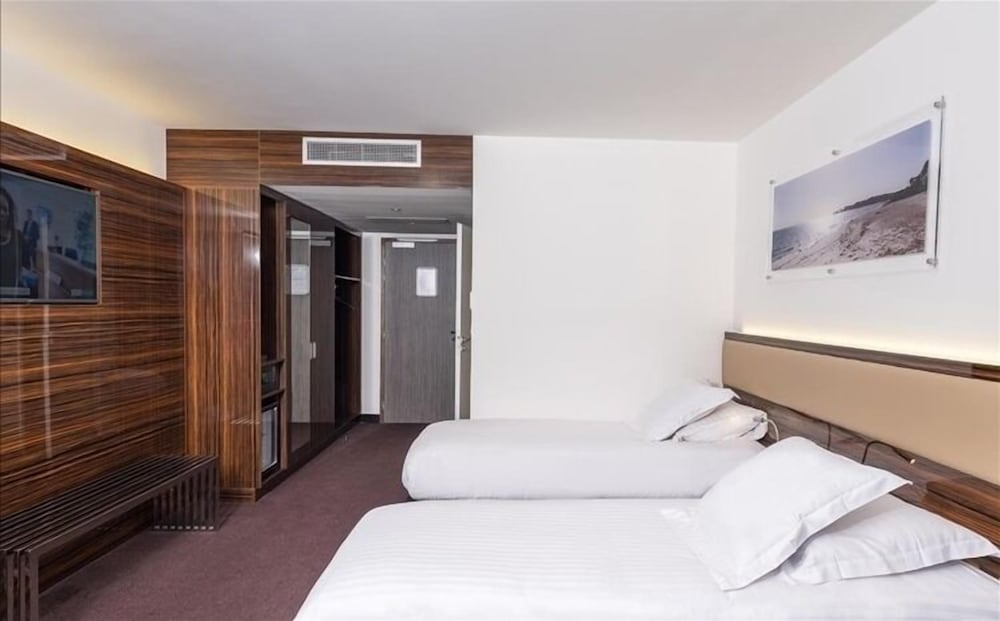 Twin Room, Accessible (First)