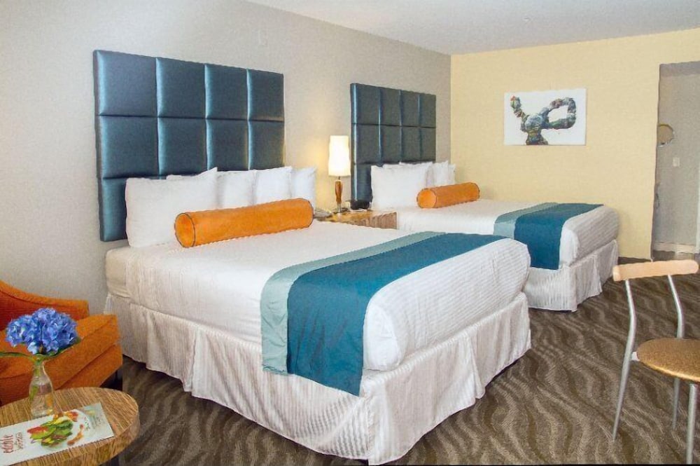 Classic Room, 2 Queen Beds - Photo 1