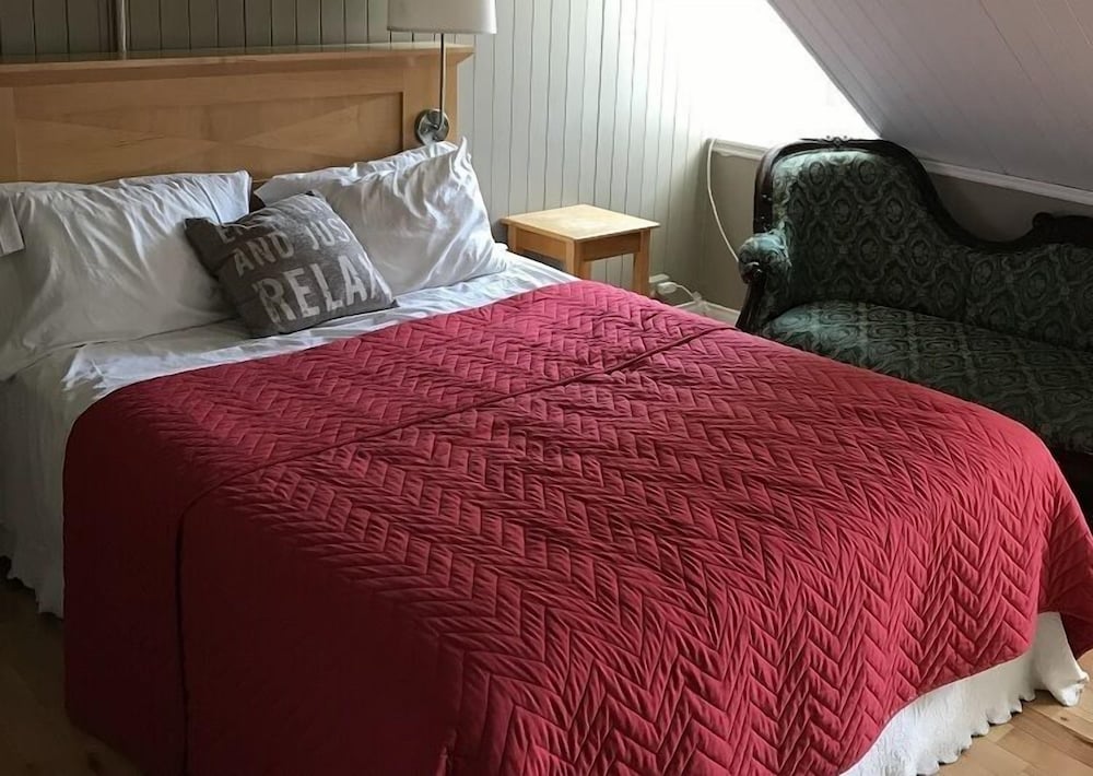 Queen Suite Double with Bathroom