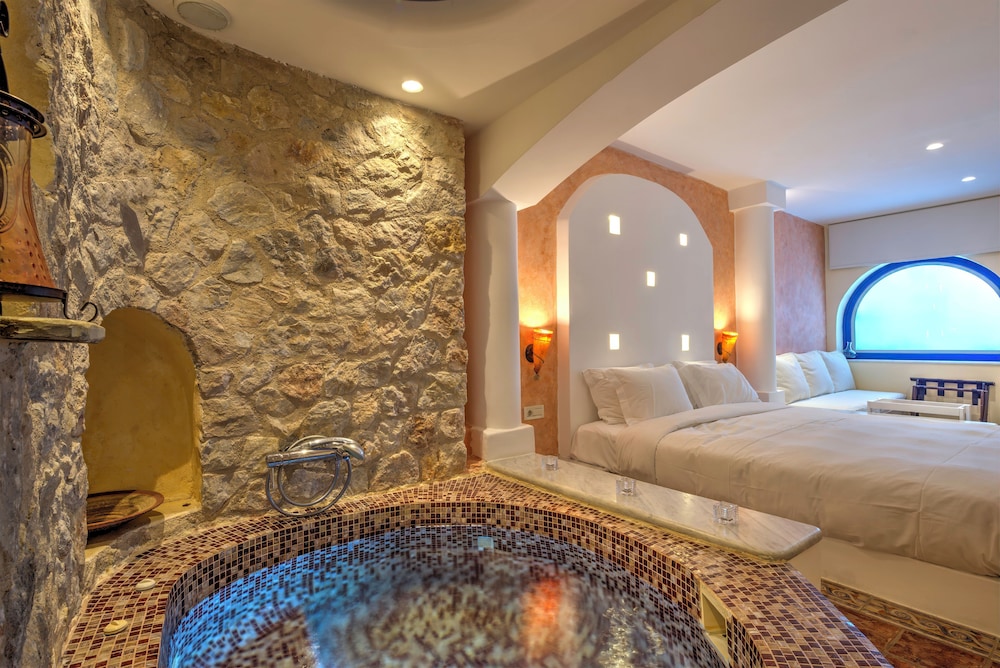 Senior Suite, Spa Bath, Sea View - Photo 3