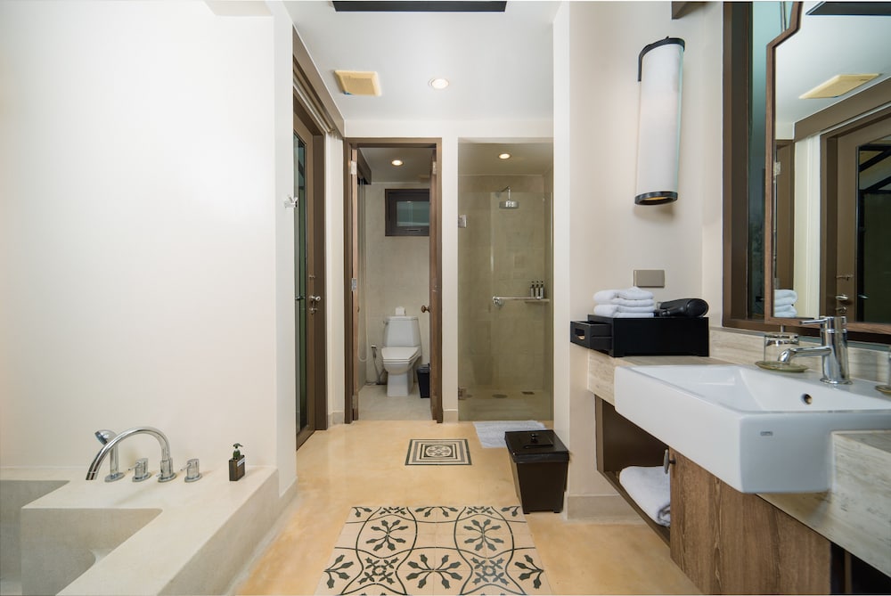 Deluxe Elegant Room - Photo 6