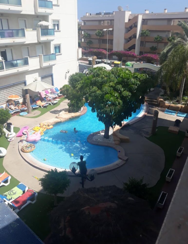 Ático, 1 cama doble, vista a la piscina