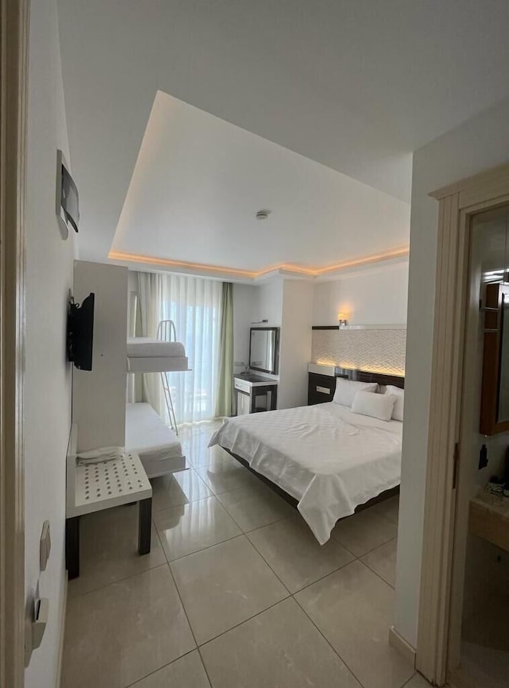 Family Room with Sea View photo 1