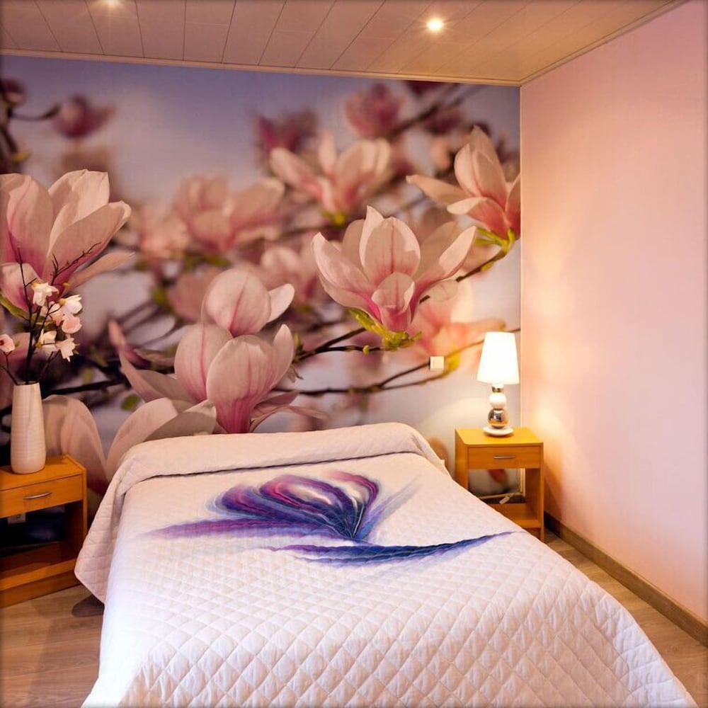 Double Room, Non Smoking (Magnolia) photo 1