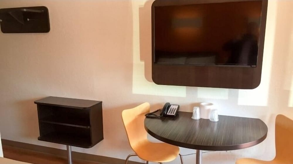 Superior Room, 1 Queen Bed, Accessible, Non Smoking photo 2