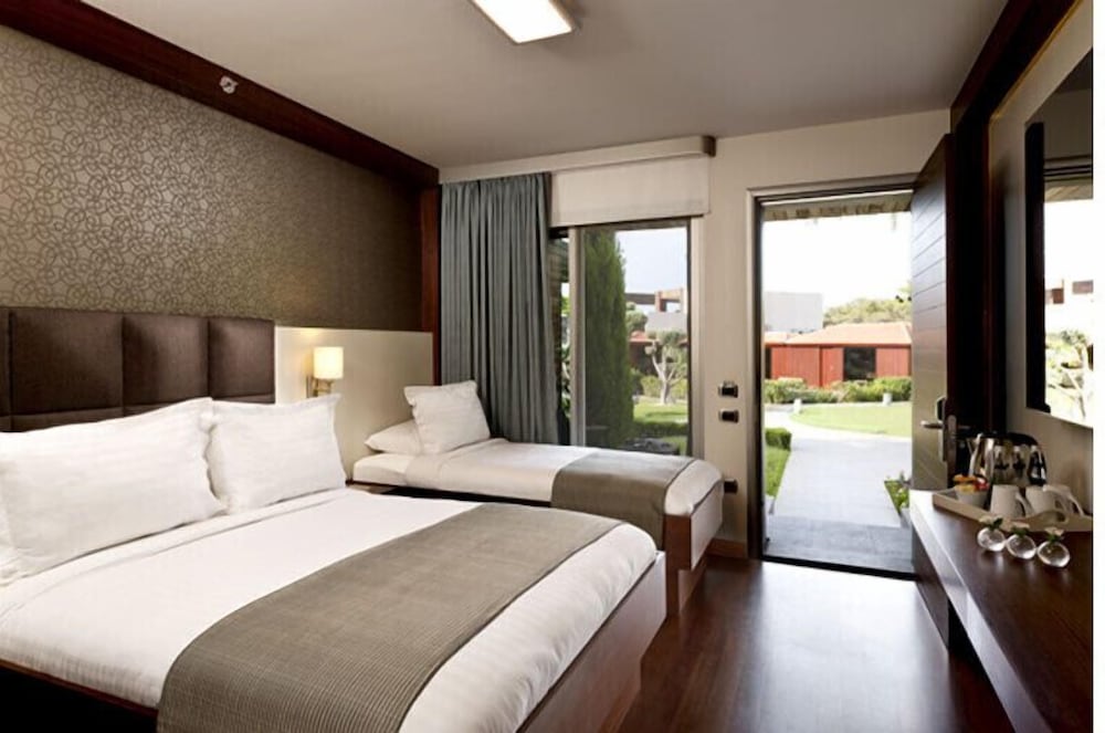 Superior Triple Room, Garden View photo 1