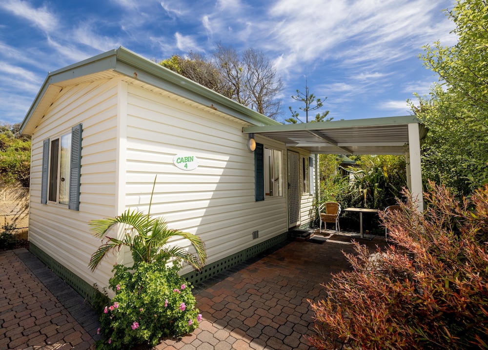 Basic Cabin, 2 Bedrooms, Kitchenette, Garden View (Ensuite Cabin)