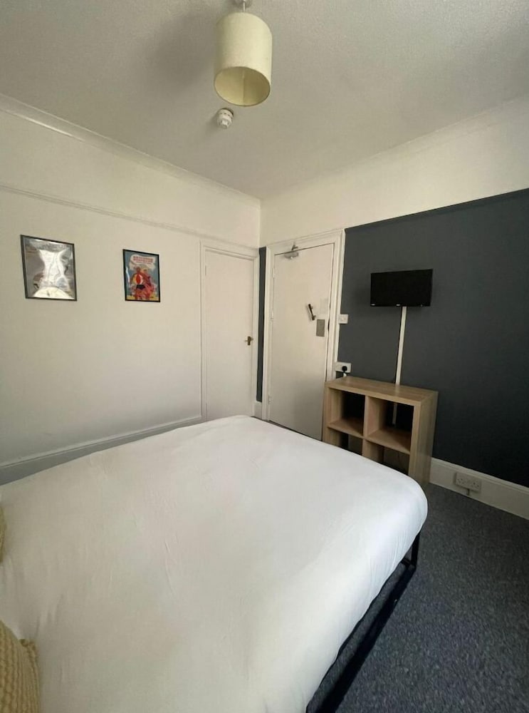 Standard Double Room, Ensuite - Photo 3