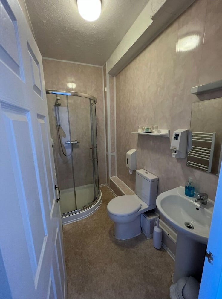 Standard Double Room, Ensuite - Photo 2
