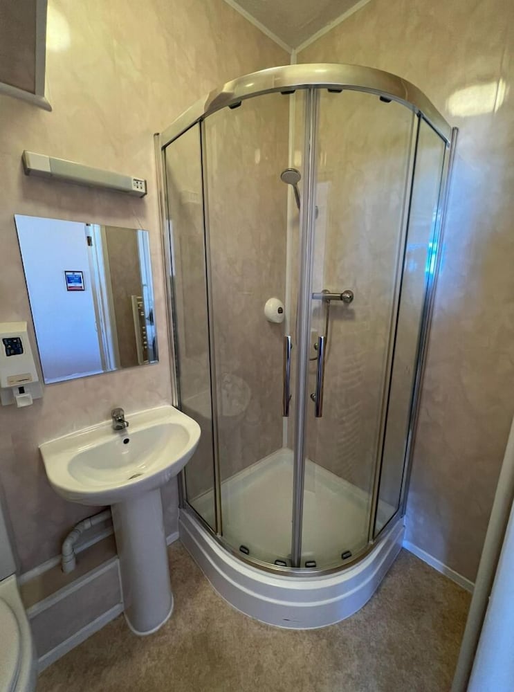 Standard Twin Room, Ensuite - Photo 3