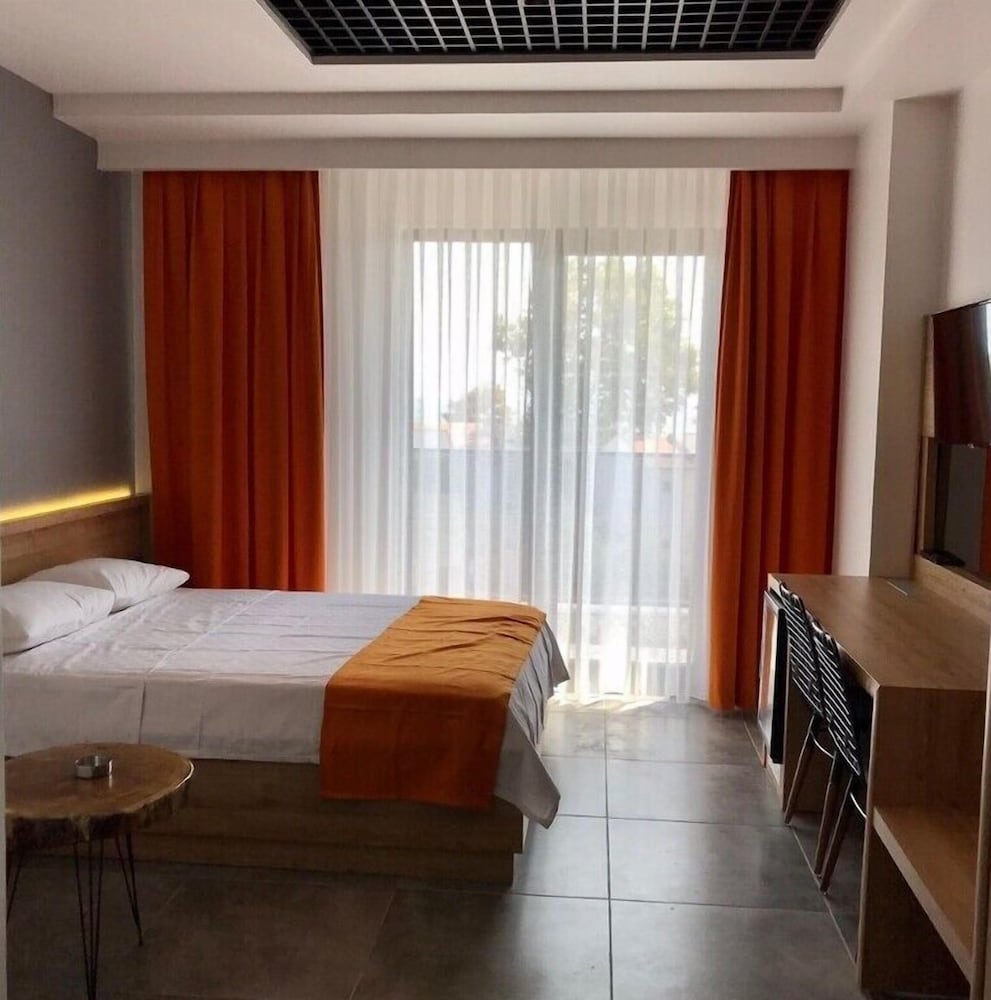 Deluxe Room, 1 Double Bed, Balcony photo 2