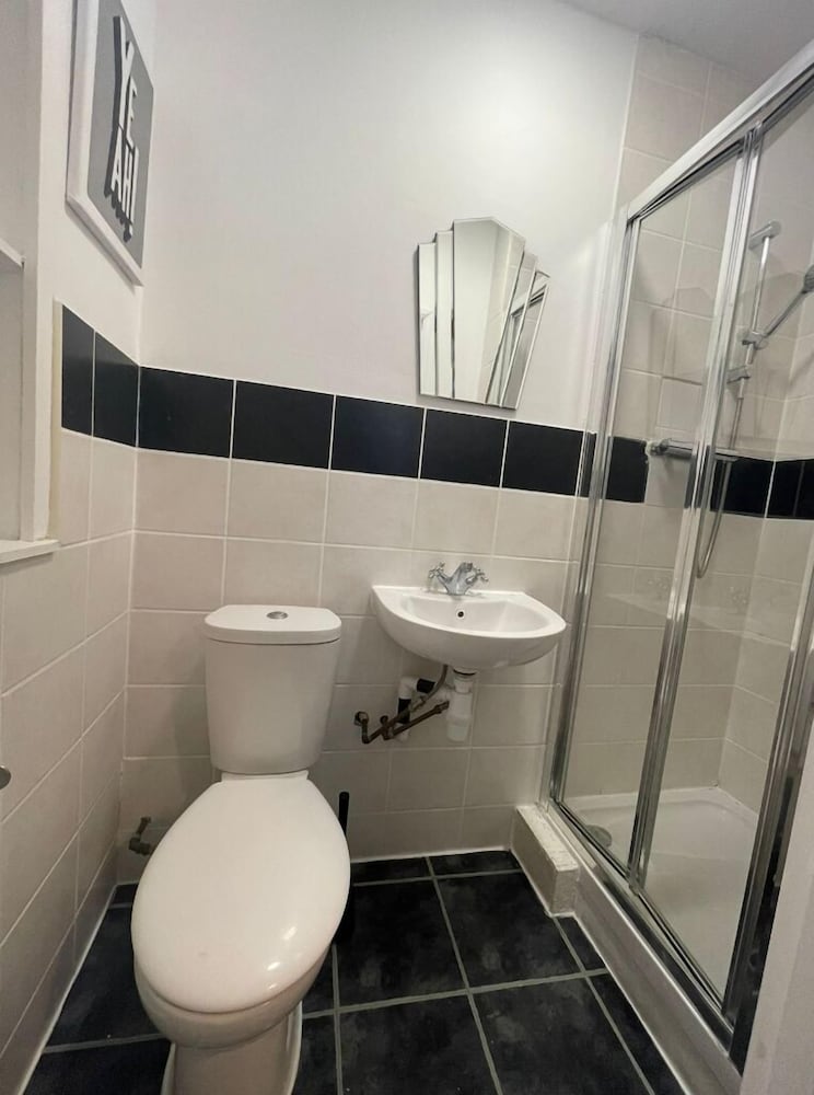 Standard Double Room, Ensuite - Photo 11