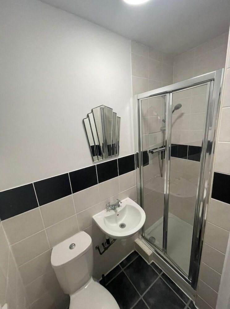 Standard Double Room, Ensuite - Photo 10