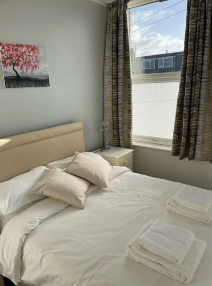 Double Room, Ensuite (Large) photo 3