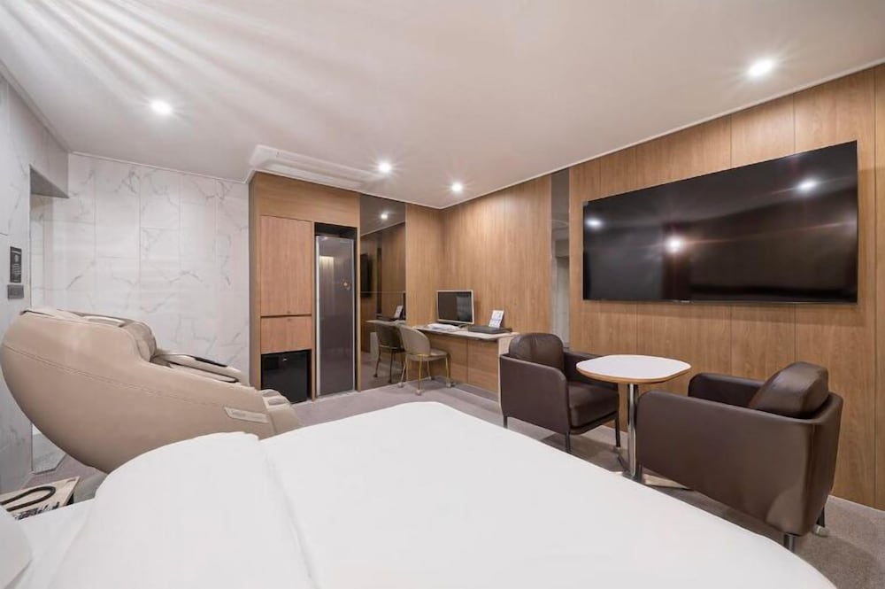 Superior King Room - Photo 4