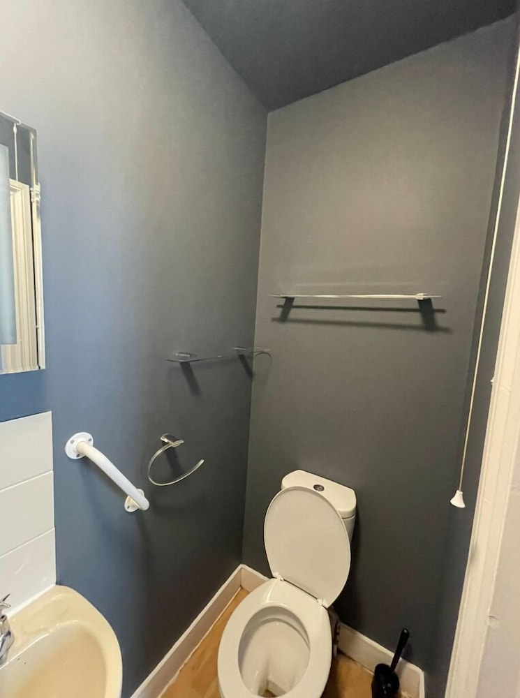 Standard Double Room, Ensuite - Photo 13