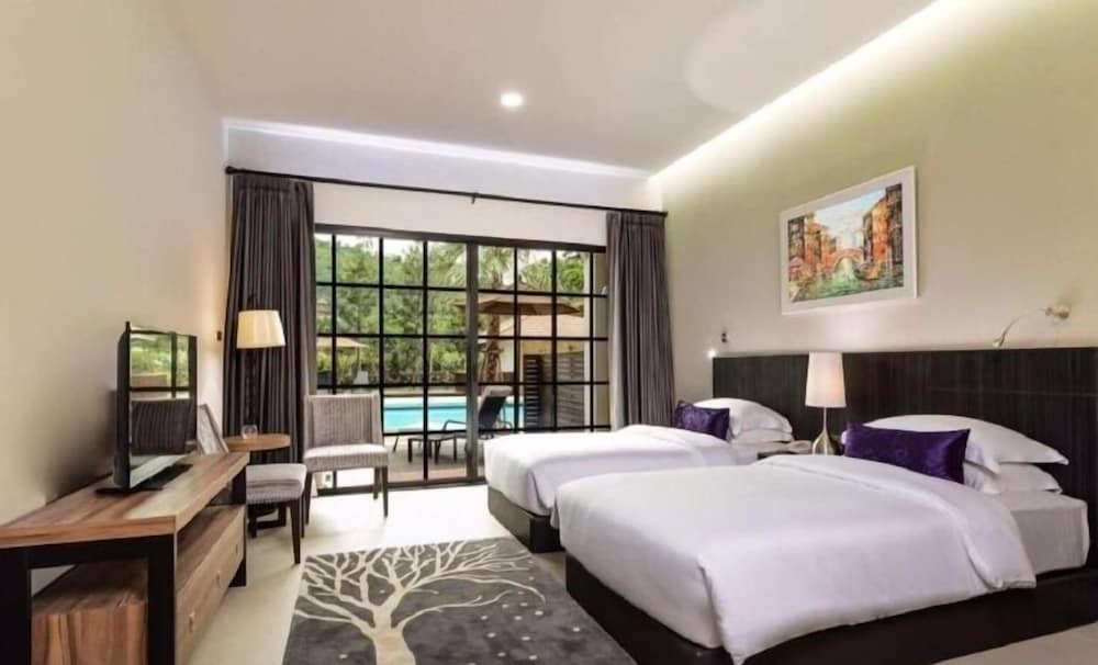 Deluxe Pool Access Twin Room