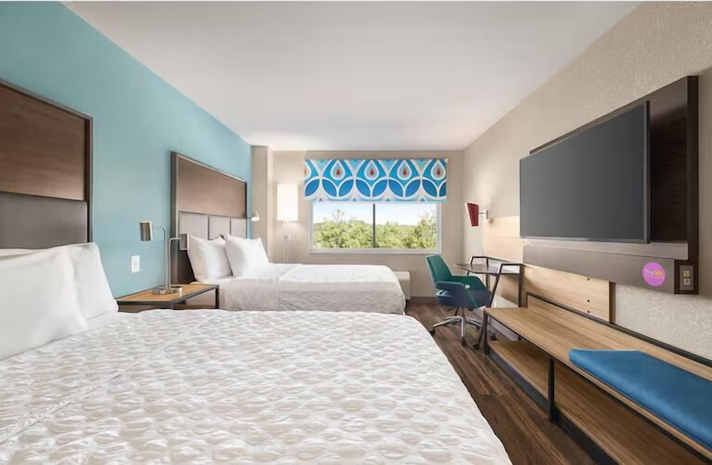 Room, 2 Queen Beds photo 1