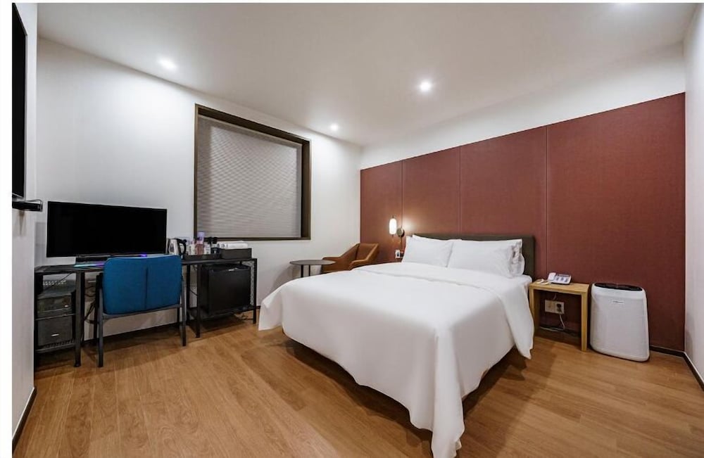 Basic Double Room, Non Smoking, Housekeeping