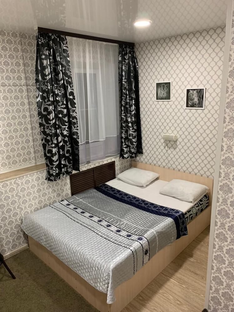 Comfort Room, 1 Queen Bed, Non Smoking photo 2