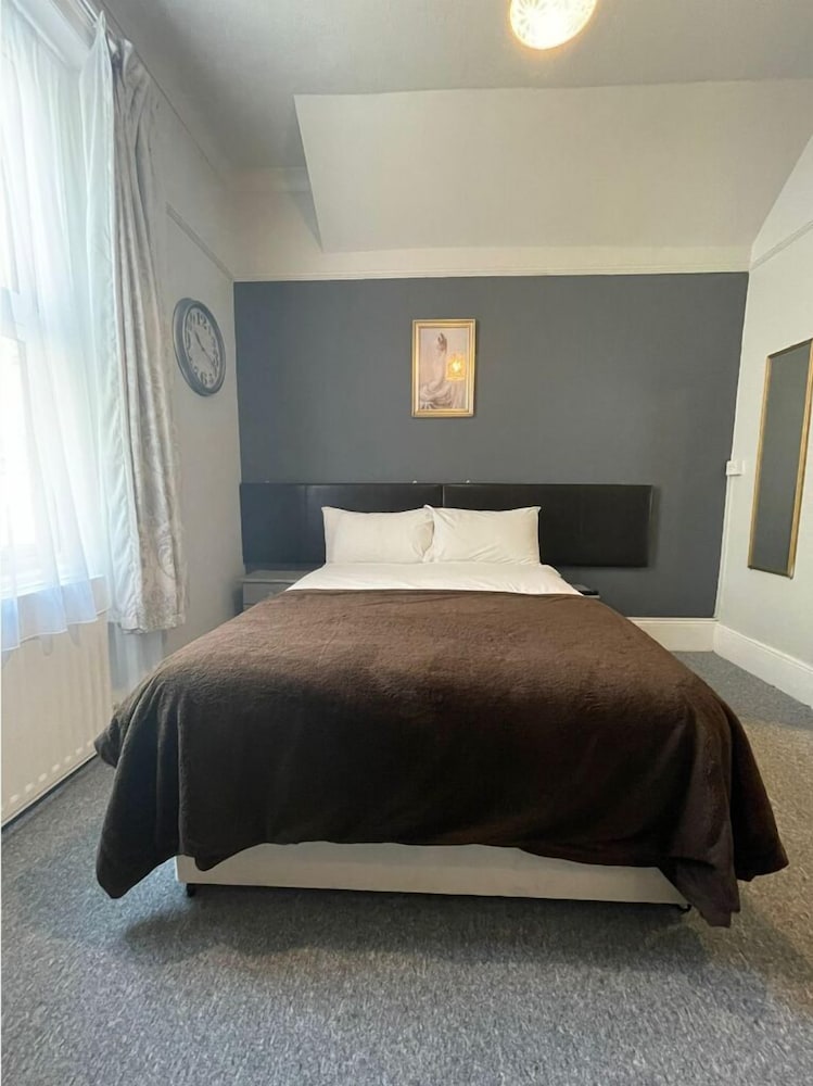 Standard Double Room, Ensuite - Photo 4