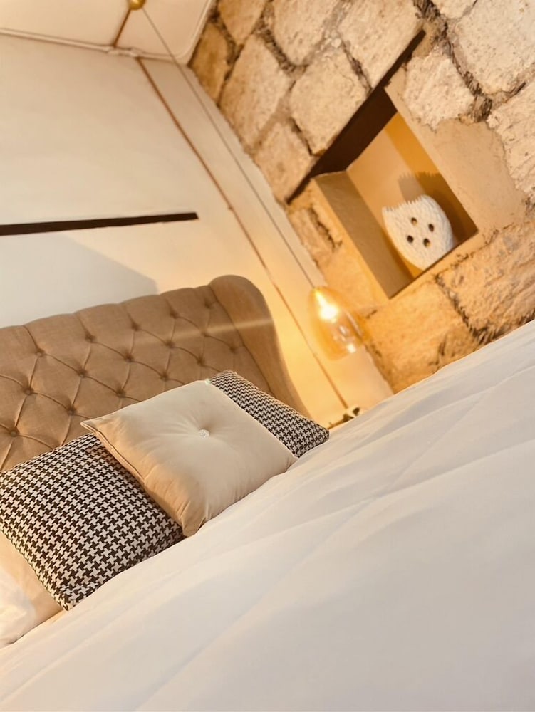 Deluxe Room, 1 King Bed, Non Smoking, Refrigerator photo 1