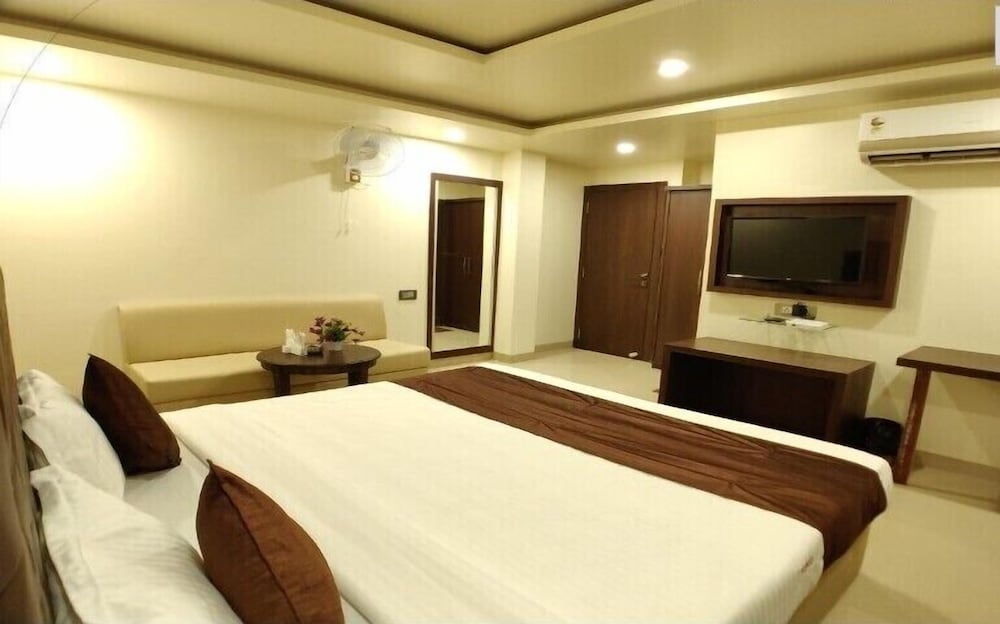 Executive Room - Photo 1