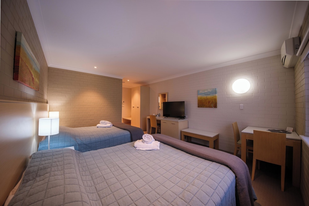 Standard Room, Non Smoking (2 Queen Beds) photo 2