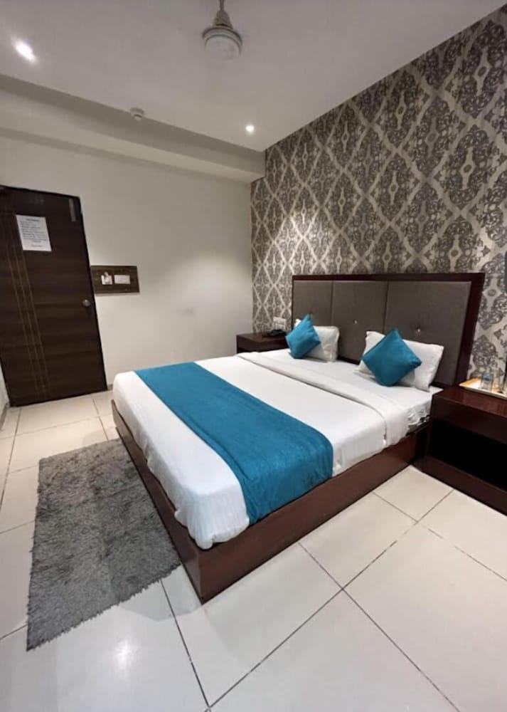 Deluxe Room - Photo 1