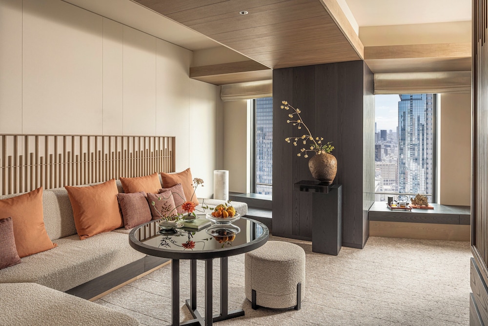 Corner Suite