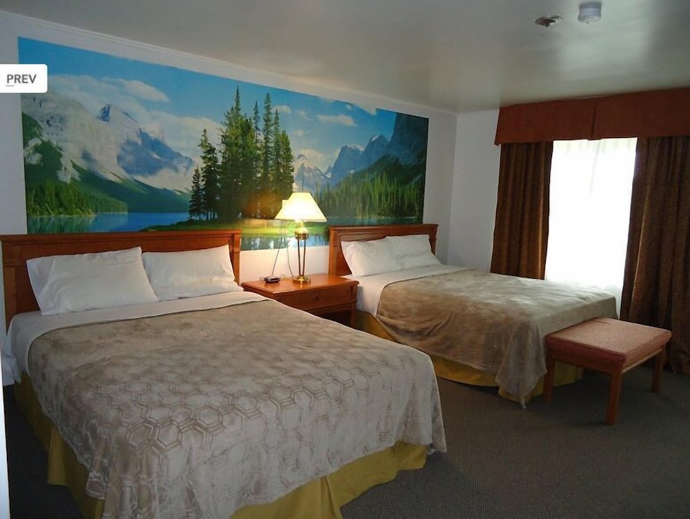 Classic Room, 1 King Bed, Smoking photo 1