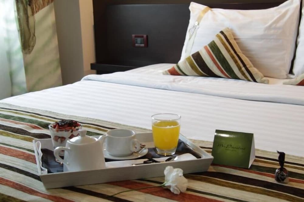 Standard Double or Twin Room - Photo 8