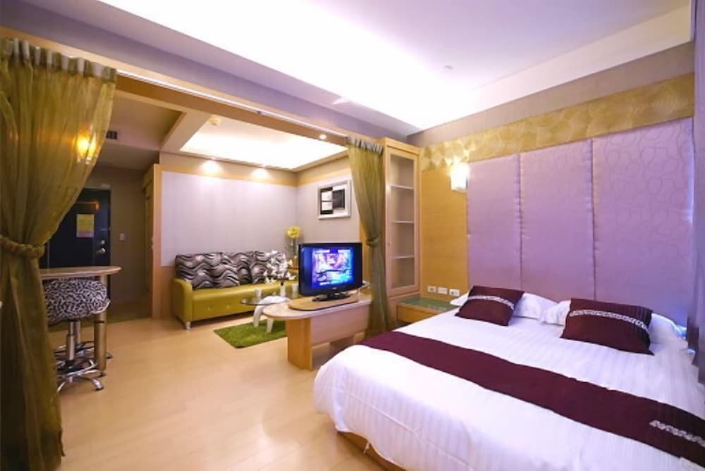 Double Room (with Street View) photo 3