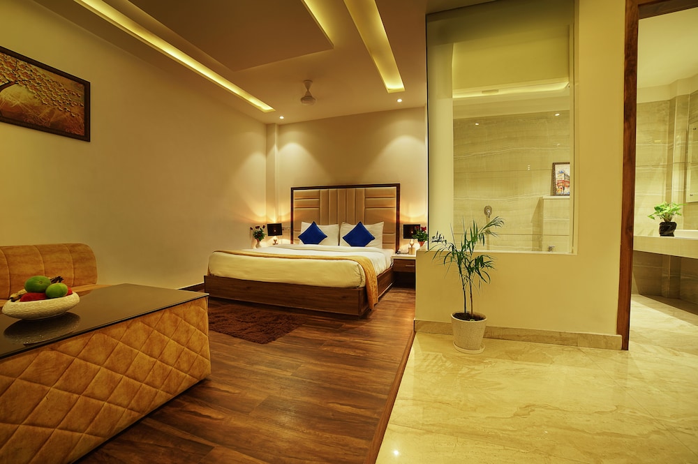SUITE ROOM