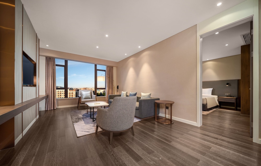 Suite, 1 Bedroom - Photo 3