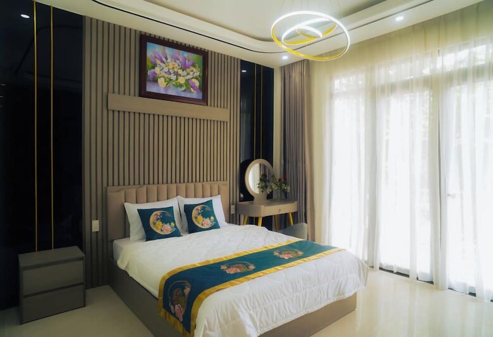 Superior Single Room, 1 Queen Bed, Balcony, Lake View photo 2