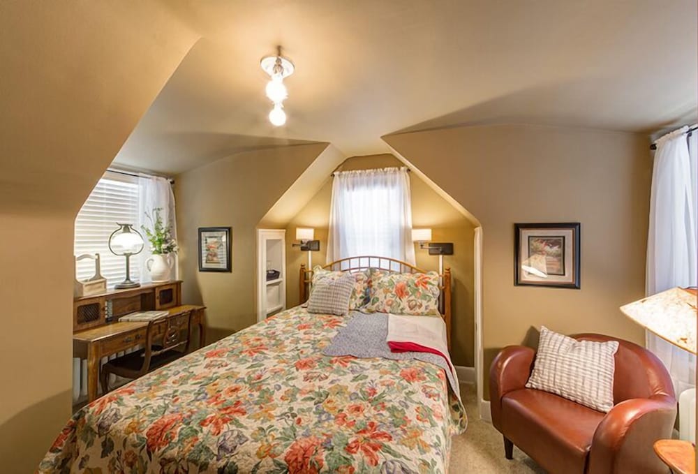 Room, 1 Queen Bed (Secret Garden) photo 2
