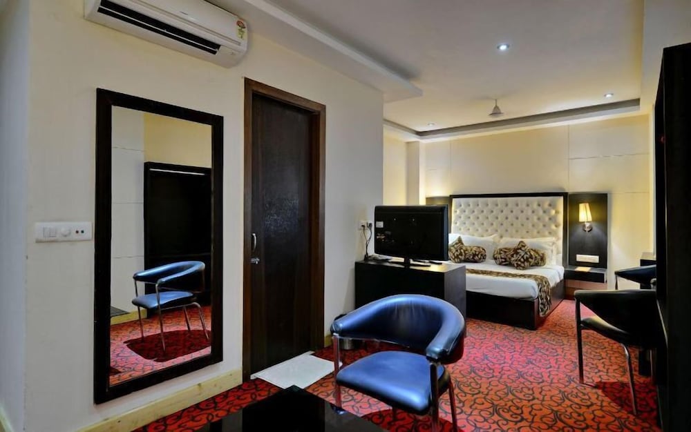 Presidential Studio Suite, 1 King Bed photo 3