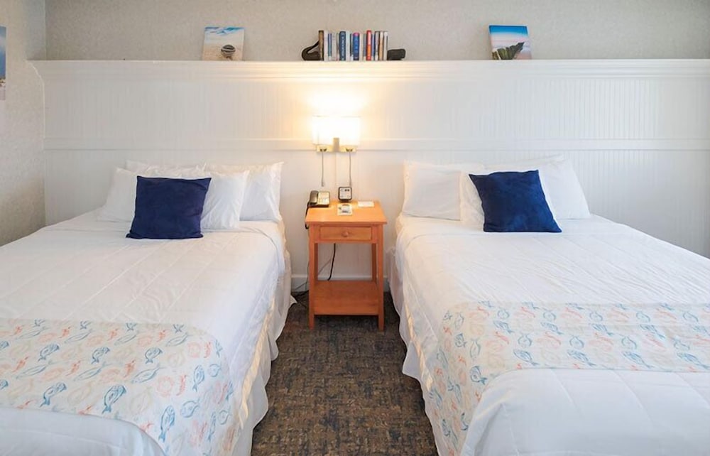 Deluxe Room, 2 Queen Beds, Beach View photo 3