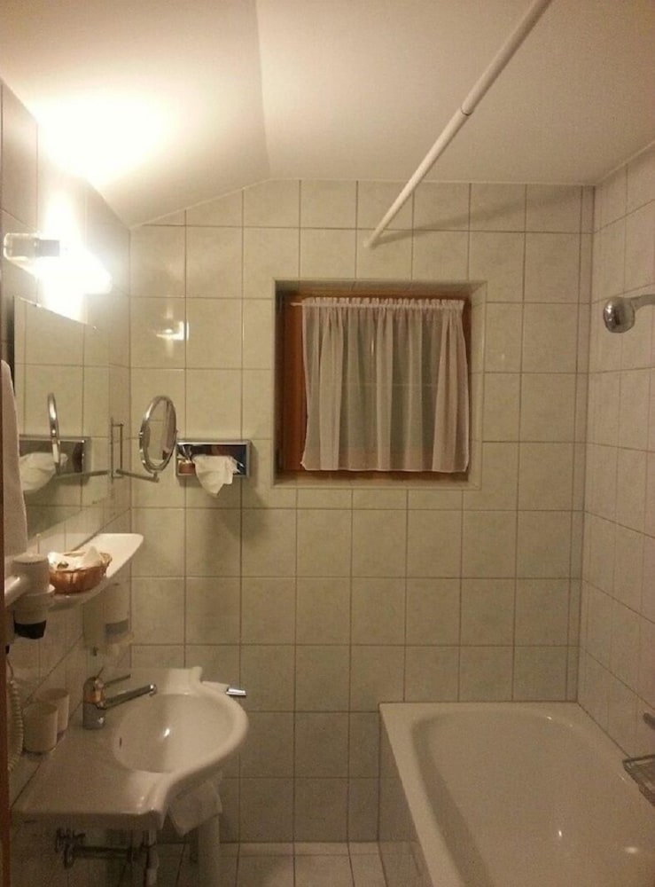 Basic Double Room, Balcony, Mountain View photo 2